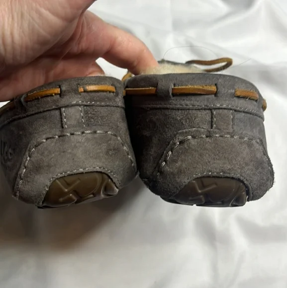 UGG Sheepskin Moccasins Pewter Grey Slippers Indoor Outdoor - Picture 4 of 15